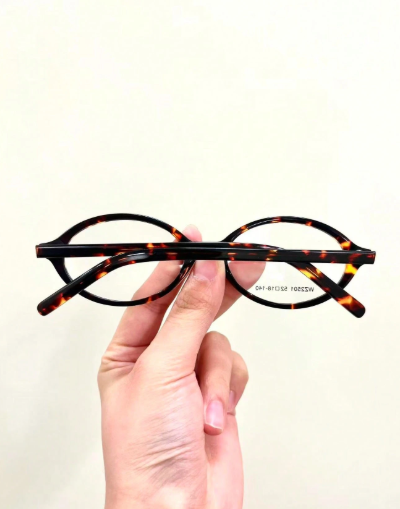 Lentes miu miu - Armazones de acetato de alta calidad.