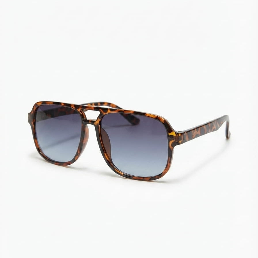 Lentes de sol estilo aviador.