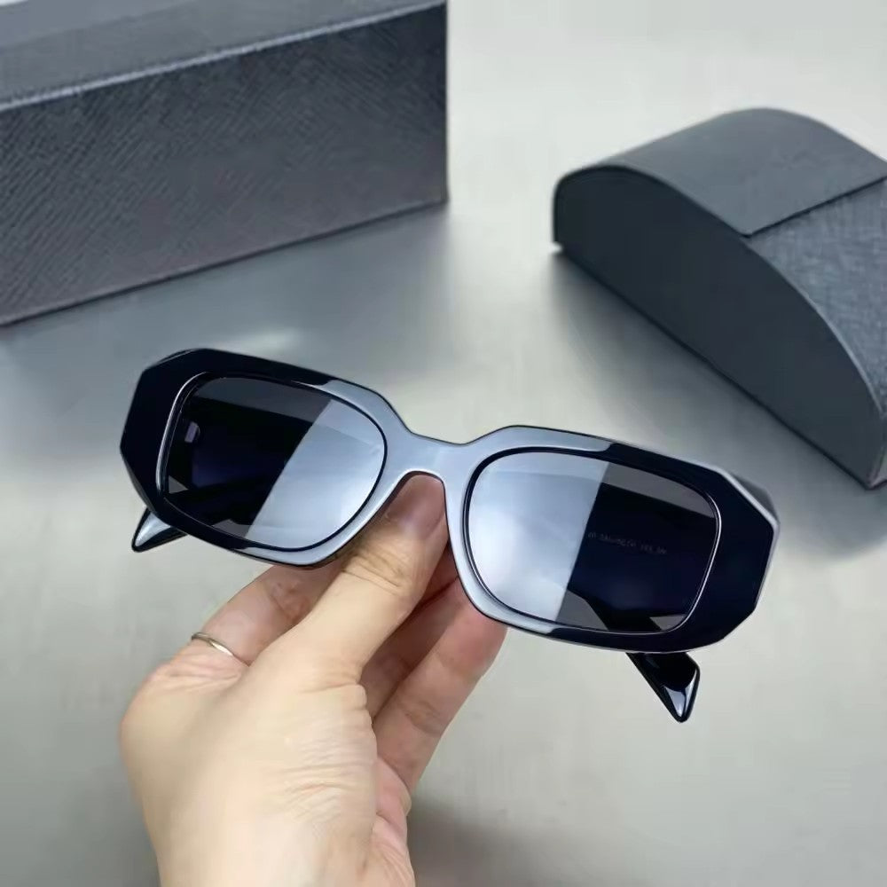 Lentes de sol - Prada.