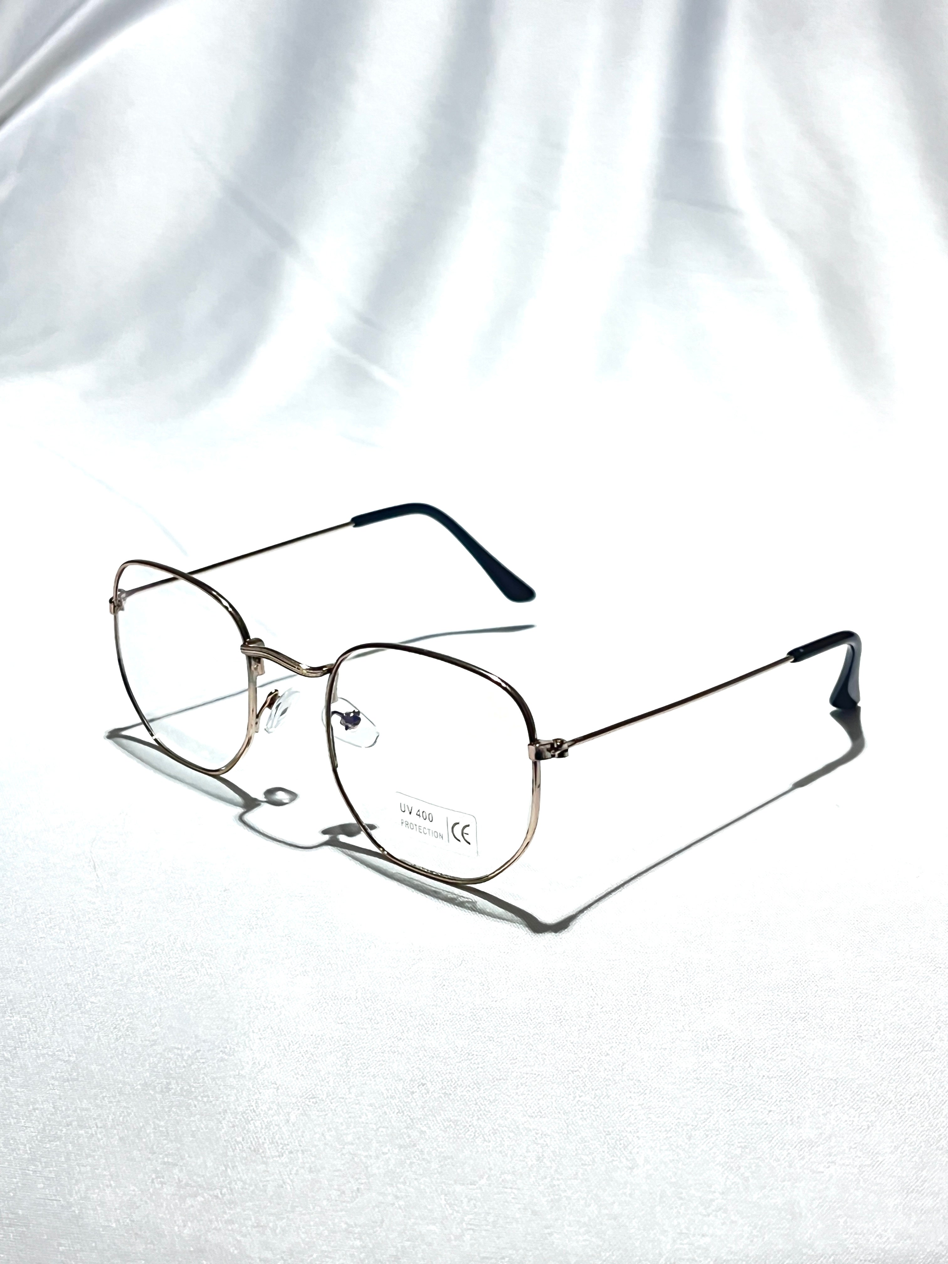 Lentes transparentes hexagonales.