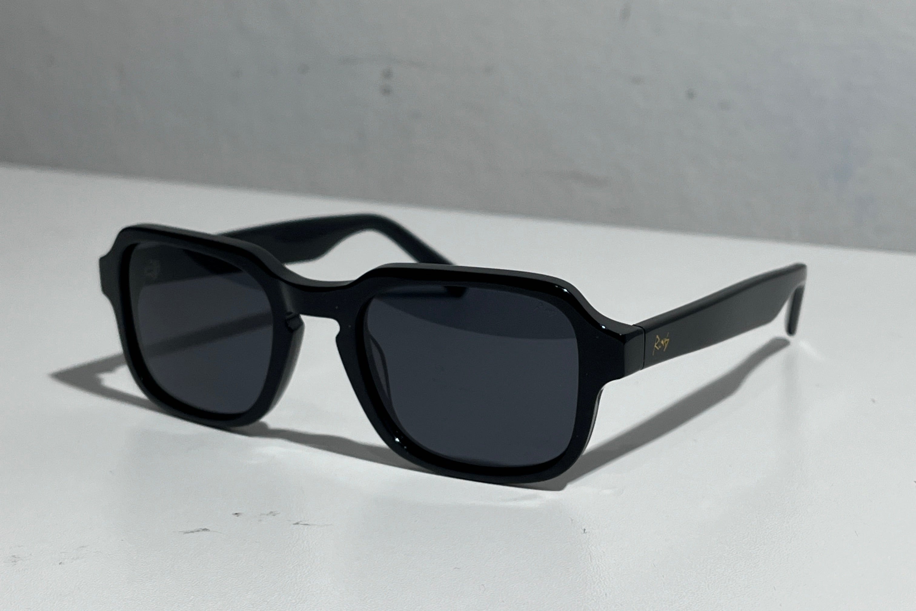 Lentes de sol - Margot Polarized. Negros Premium.