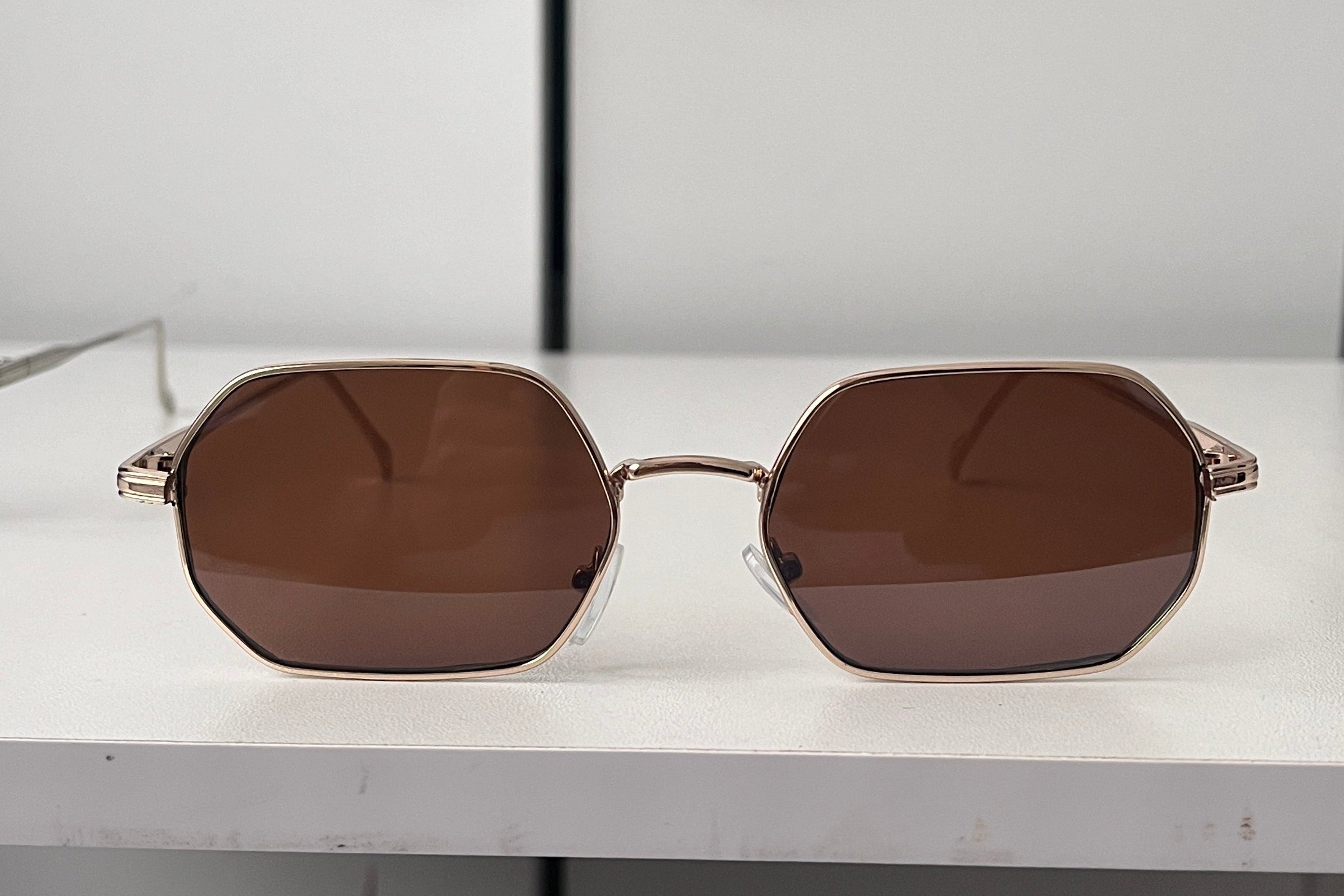 Lentes de sol - Kesha Brown.