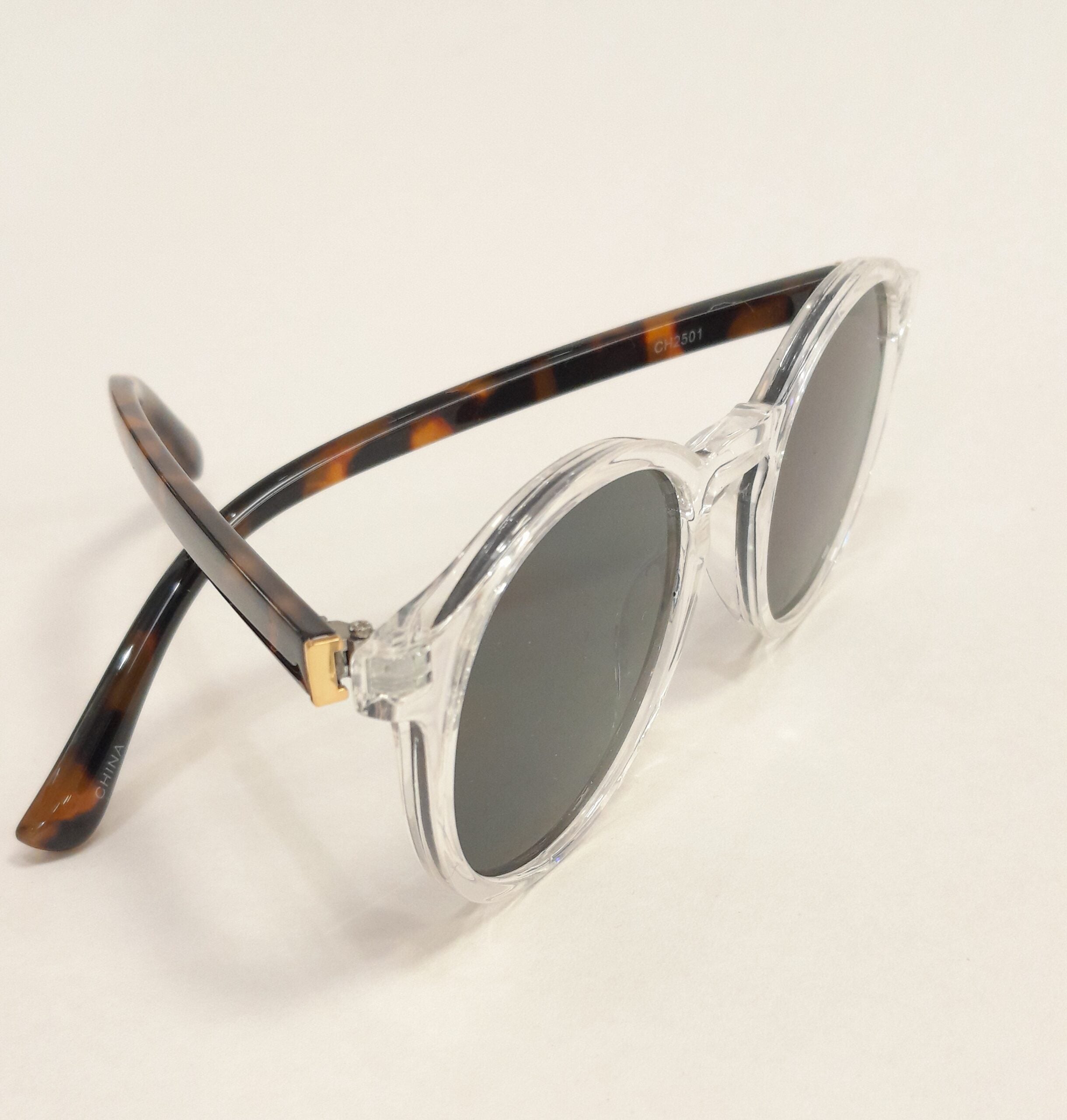Lentes de sol . Buny.