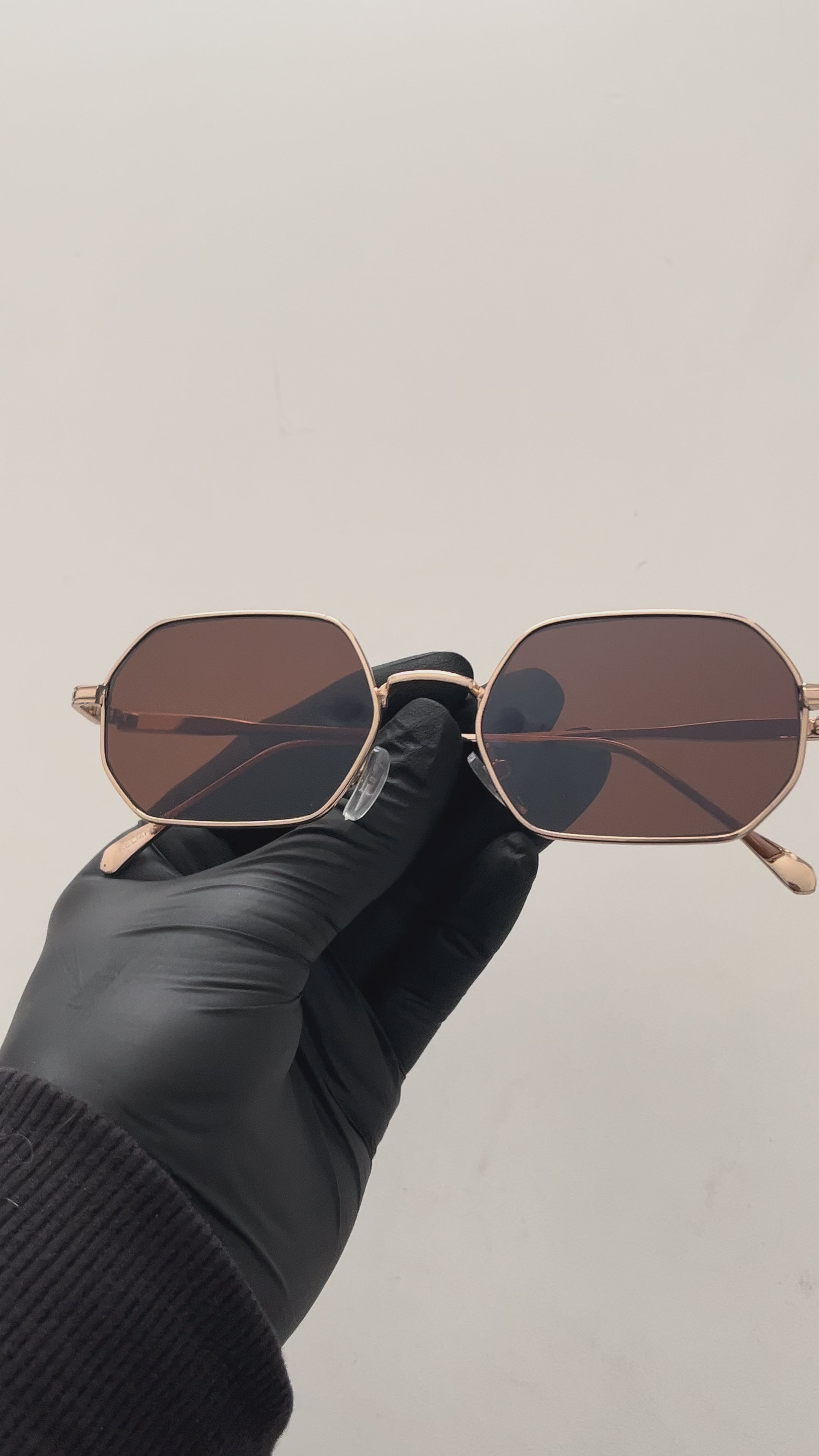 Lentes de sol - Kesha Brown.