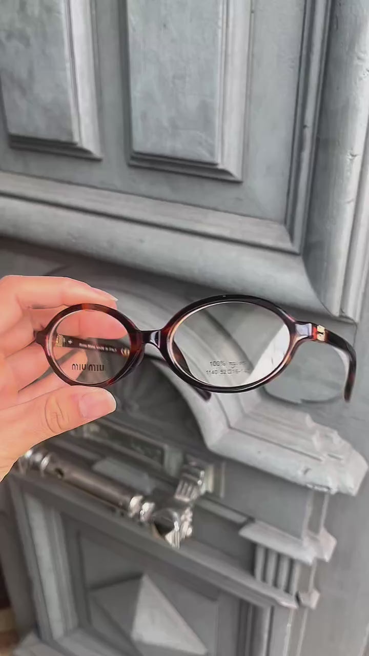 Lentes de anti luz azul y armazones. Miu Miu.